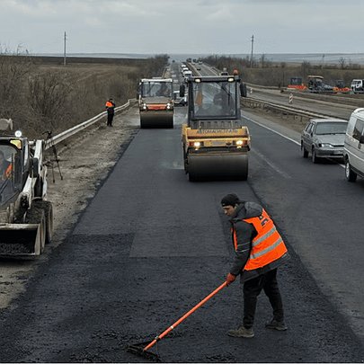 У Києві до кінця літа обмежать рух мостом через річку Десенка - 412x412