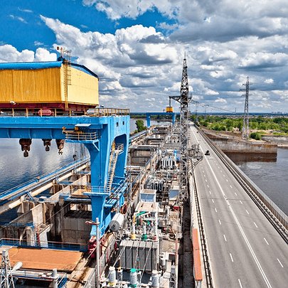 На мосту Київської ГЕС запроваджено реверсний рух: яка причина - 412x412