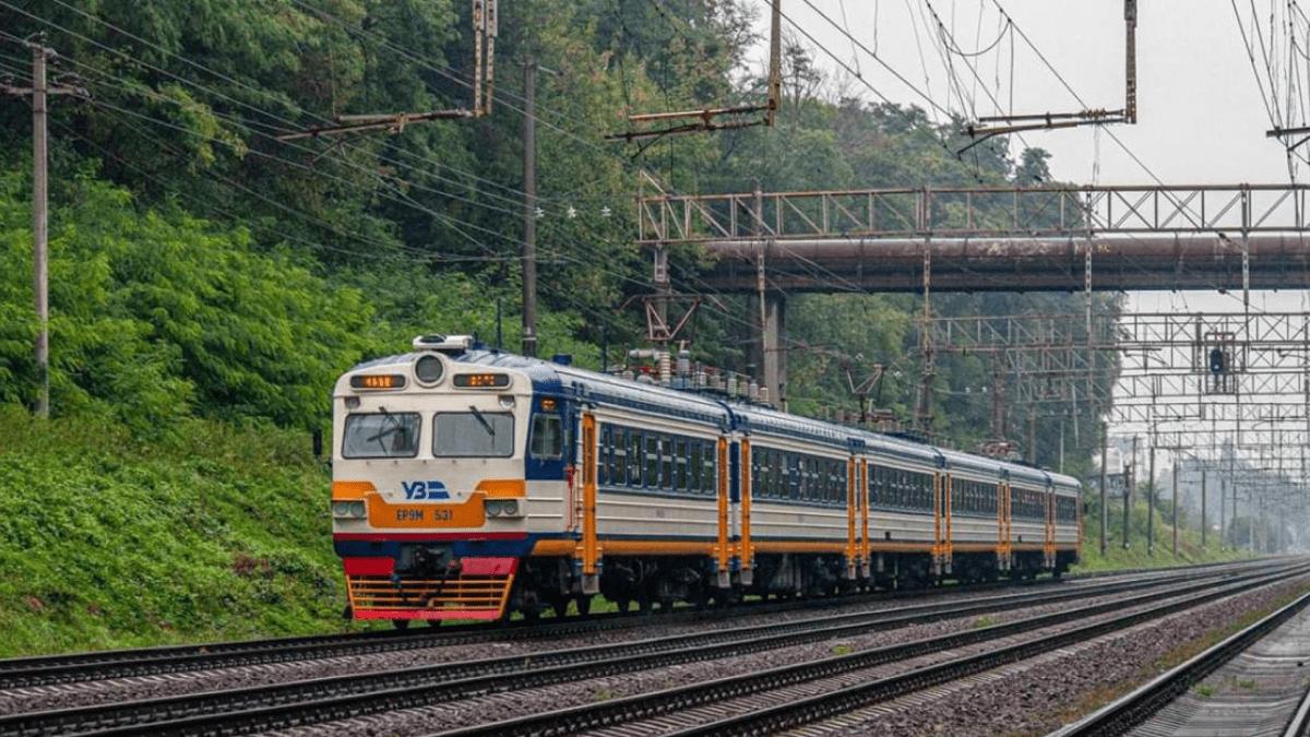 Київська міська електричка відновила рух за графіком