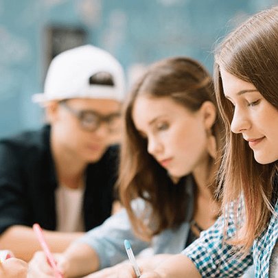 В Україні введуть трудові договори для студентів: що вони передбачають - 412x412