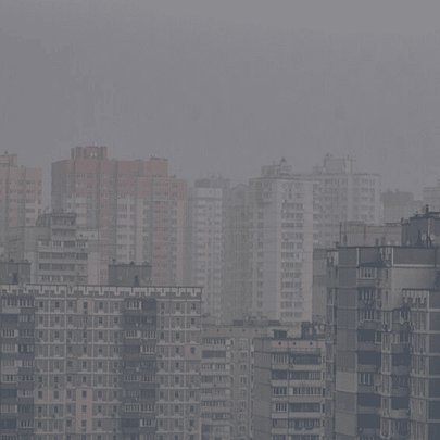 Внаслідок атаки рф над Києвом утворився смог - 412x412