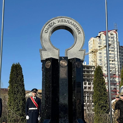 На лівому березі Києва відкрили оновлений сквер імені Горянського: фото - 412x412