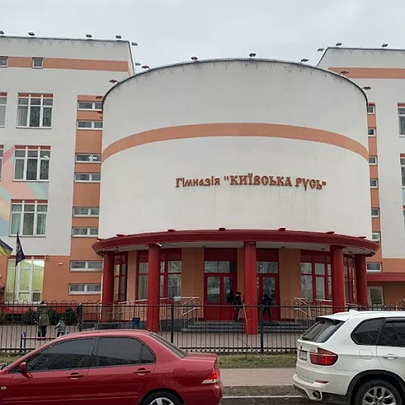 Гімназію "Київська Русь" на Осокорках визнали небезпечною: у чому справа - 412x412