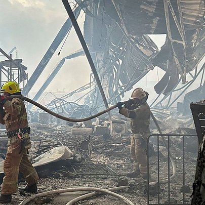 ДСНС продовжує ліквідовувати наслідки вчорашньої атаки рф - 412x412