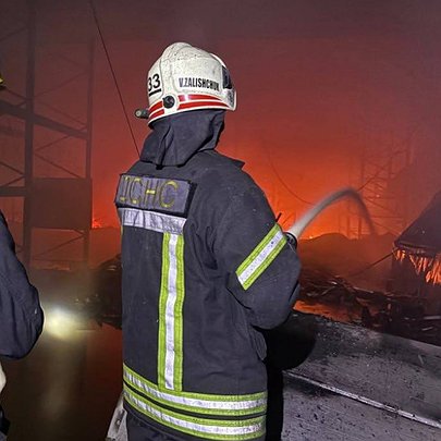 За добу атаки РФ пошкодили 9 об'єктів на Київщині: горіли склади та виробництва - 412x412