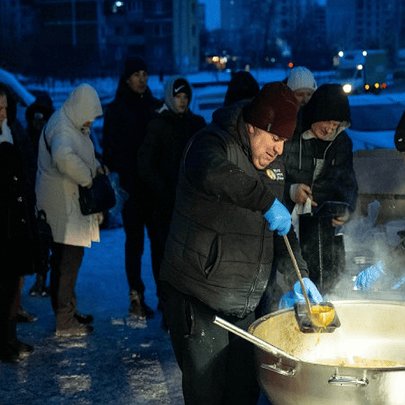 ДСНС відкрила 41 мобільну кухню у столиці, аби забезпечити киян гарячою їжею - 412x412