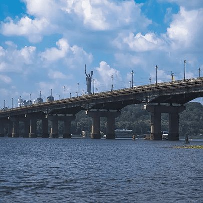 У КМДА відреагували на інформацію про "нові правила" проїзду мостом Патона - 412x412