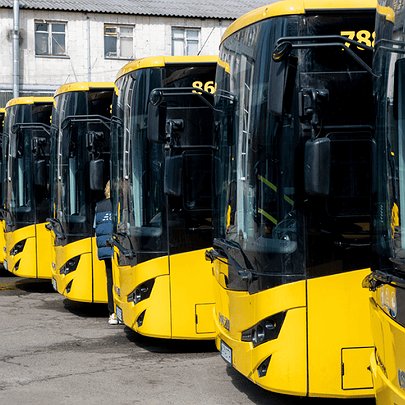 На столичні маршрути вийшли 20 нових автобусів, закуплених у Туреччини - 412x412