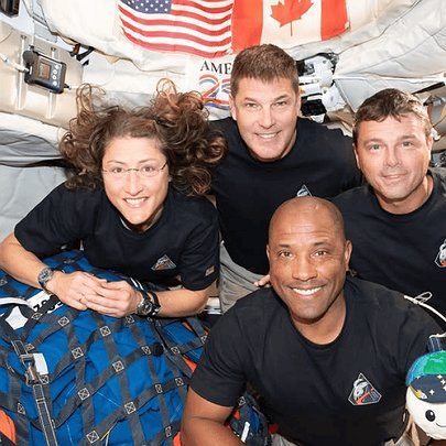 Що слухали астронавти "Артеміди 2" в космосі: NASA опублікувало плейлист - 412x412