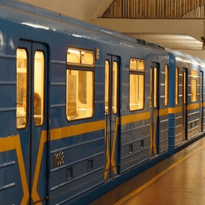 Метро Києва курсує зі змінами через нічну атаку рф (оновлено) - 412x412