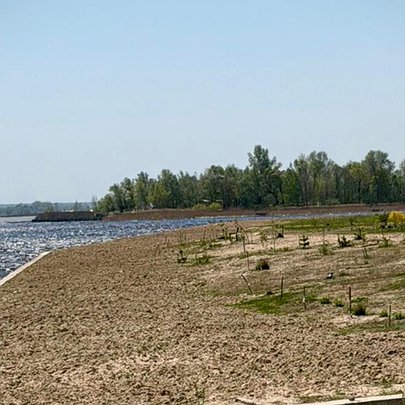 На Київщині громаді повернули узбережжя Київського водосховища: паркани демонтували - 412x412