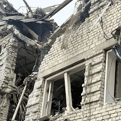 У Києві внаслідок обстрілу рф пошкоджений виробничий майданчик ДТЕК - 412x412