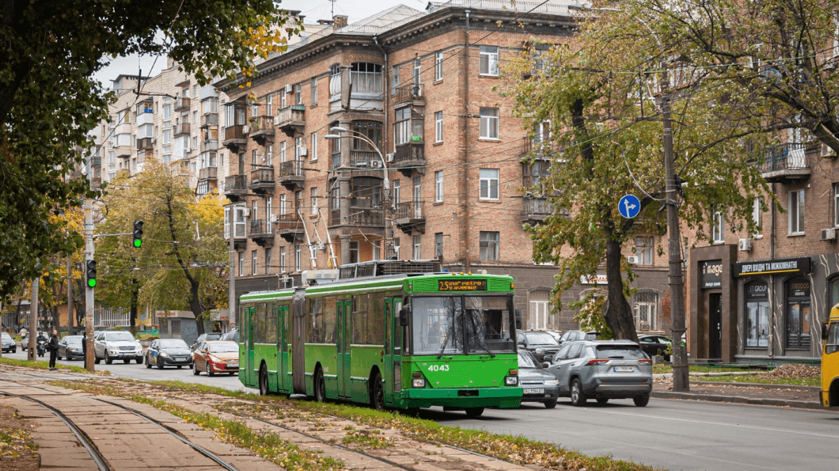 У Києві зупинився електротранспорт: на маршрути запустили автобуси