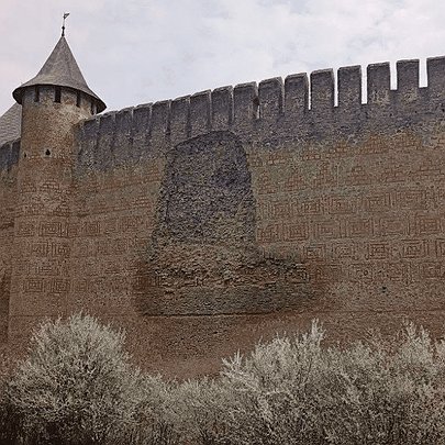 У Хотинській фортеці обвалилася частина стіни: доступ туристів обмежили - 412x412