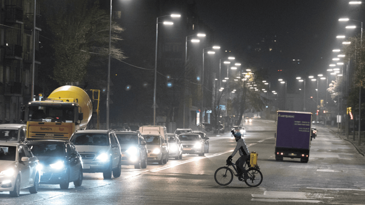 У Києві пропонують вимикати вуличне освітлення та рекламу, щоб заощадити електроенергію