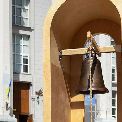 У Києві вперше за 800 років знову пролунав дзвін Десятинної церкви - 412x412