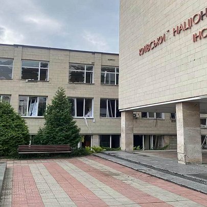 Від удару рф по Києву  постраждали КНУ та Університет Карпенка-Карого: фото - 412x412