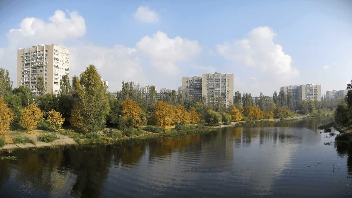 У столиці позеленів Русанівський канал: яка причина