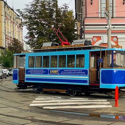 У Києві відновлюють екскурсії ретро-трамваєм, що курсуватиме Подолом - 412x412