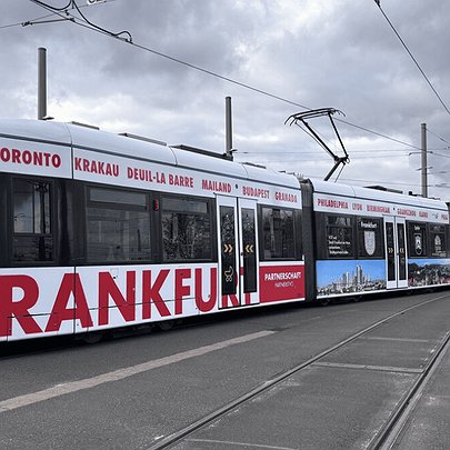 У Франкфурті запустили трамвай з панорамами Львова: фото - 412x412
