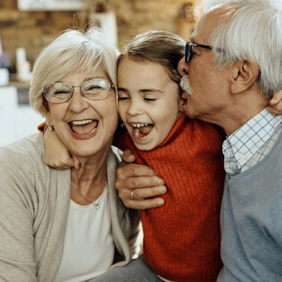 У 2025 році на одного новонародженого в Україні припадало троє померлих - 412x412