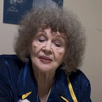 В Україні надрукують нову поетичну книгу Ліни Костенко - 412x412