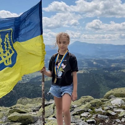 9-річна киянка встановила рекорд України, піднявшись на всі вершини-двотисячники Карпат - 412x412