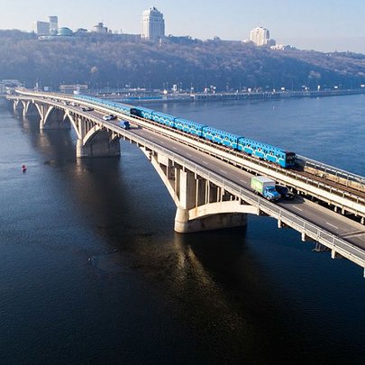 Деякі мости у Києві закрили для в'їзду: які переправи не працюють - 412x412