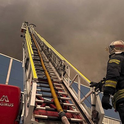 РФ вдарила по логістичному центру на Київщині: спостерігається погіршення якості повітря - 412x412
