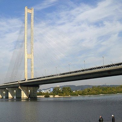 Окупанти вдарили по Південному мосту: там зупинили рух - 412x412