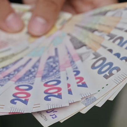 Середня зарплата по Києву зросла на 4,1%: хто отримує найбільше - 412x412