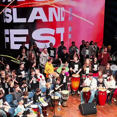 У Києві 250 барабанщиків встановили  рекорд України, виконавши одночасно один ритм - 412x412