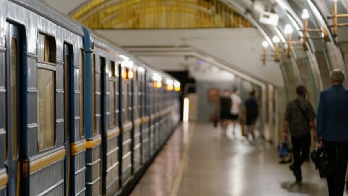 У Києві зупинився рух зеленою гілкою метро: яка причина