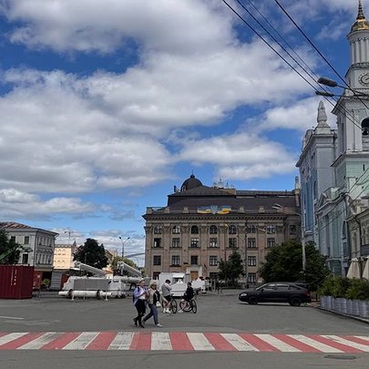 На Контрактовій площі демонтували колесо огляду - 412x412
