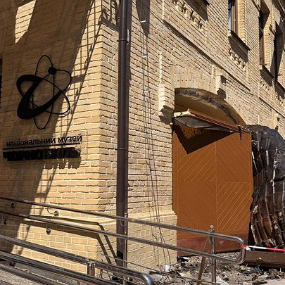 Вчорашня атака рф знищила майже половину експонатів музею "Чорнобиль" у Києві - 412x412
