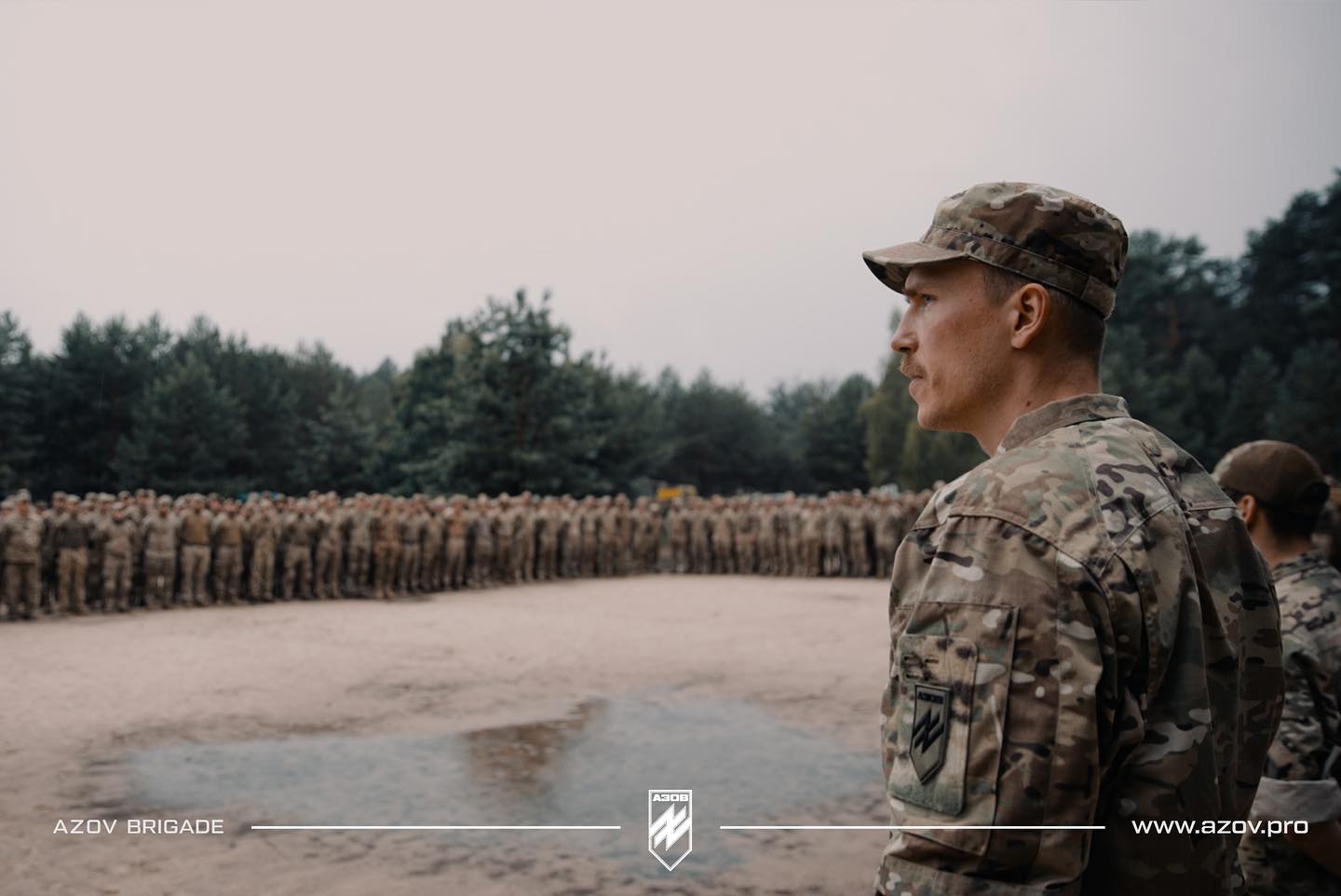 Звільнений з полону командир полку "Азов" зустрівся з особовим складом