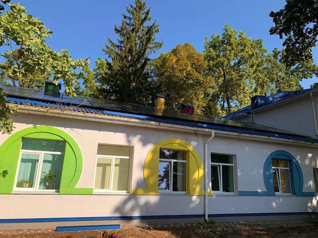 Дитячу поліклініку на Київщині оснастили сонячною електростанцією