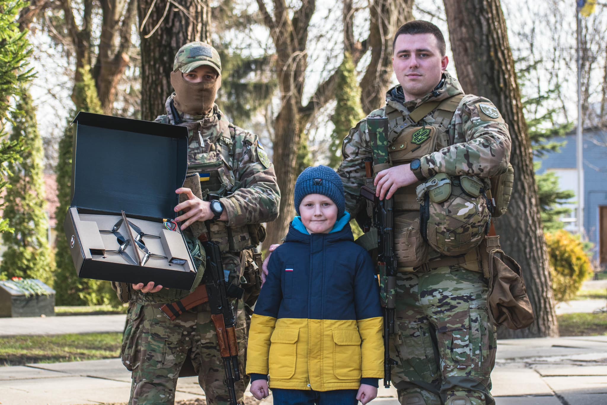 Київський школяр пожертвував на дрон для військових гроші, які збирав на приставку