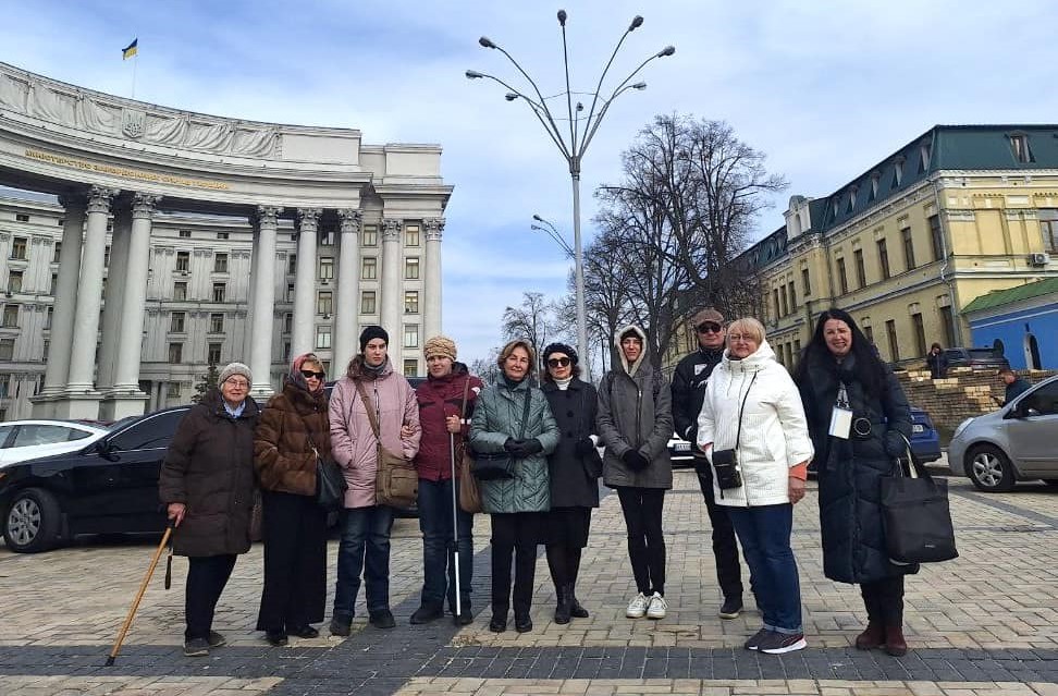 У Києві відбулася перша безоплатна екскурсія для людей з порушеннями зору