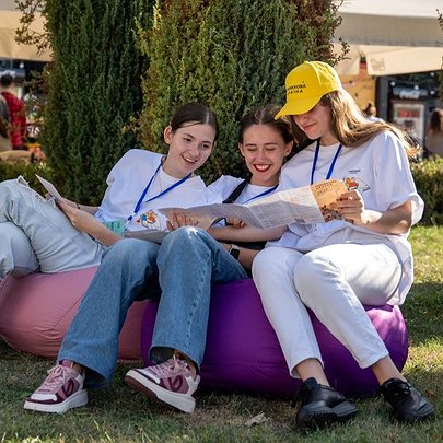 Хто формує літературні тренди: від фестивалів до книжкових блогерів - 412x412