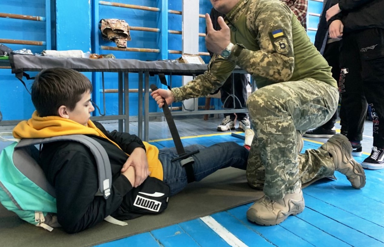 У школах Києва збільшать кількість годин на програму "Захист України"