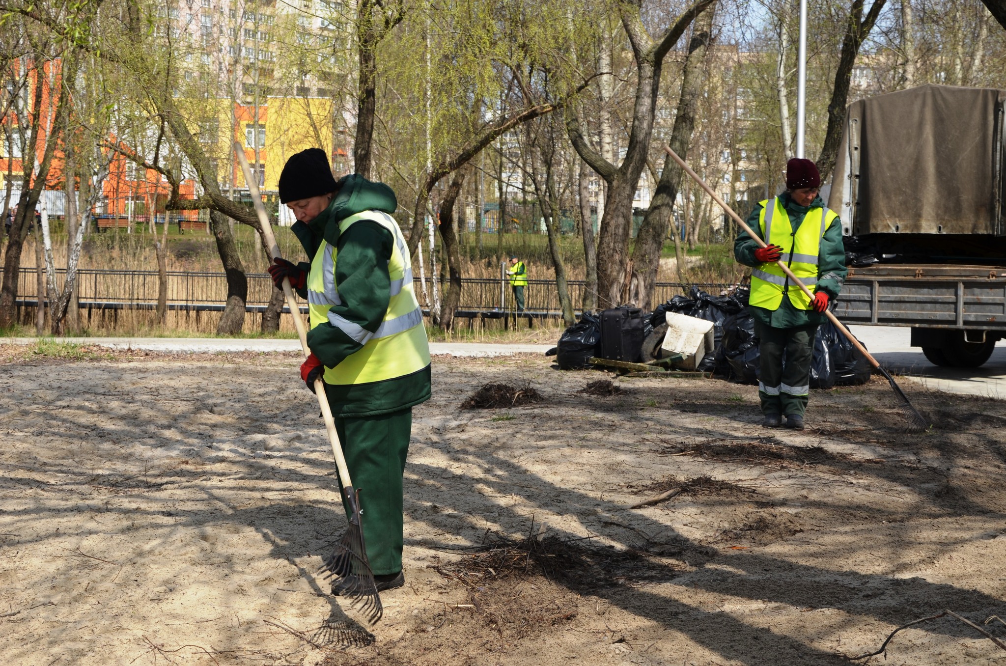 Комунальники почали готувати київські парки і сквери до весни