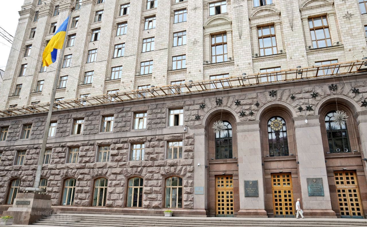 На фасадах київських шкіл, де навчалися загиблі воїни, встановлять меморіальні дошки