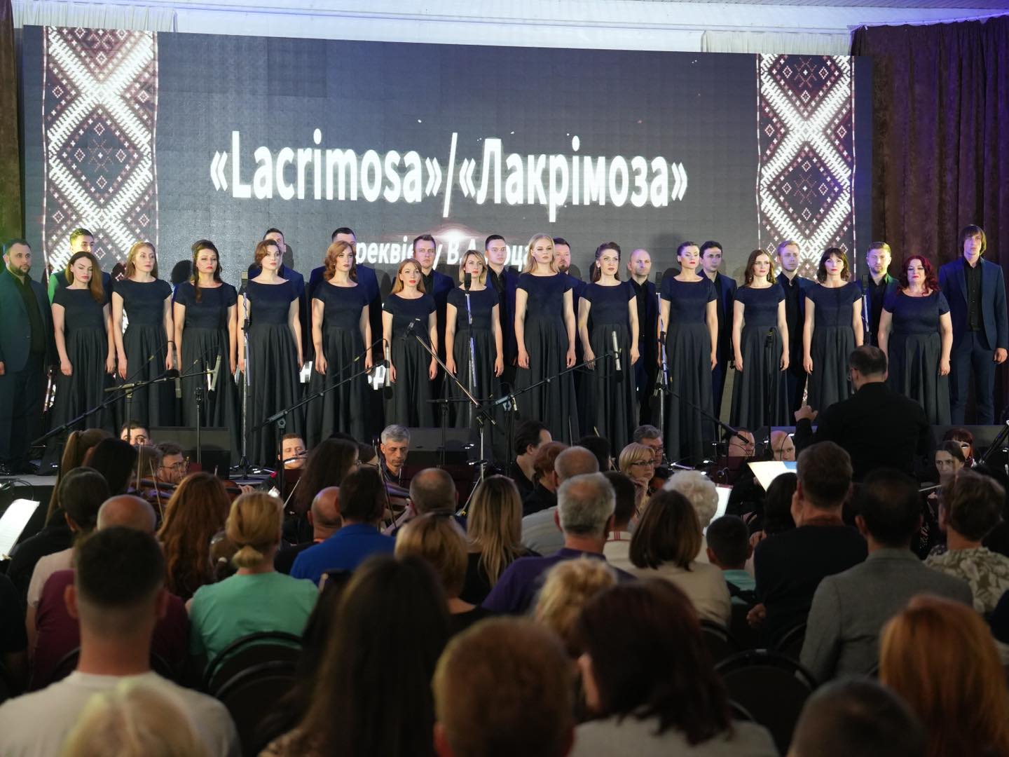 У Бучі на концерті-реквіємі вшанували пам’ять мирних людей, яких убили окупанти