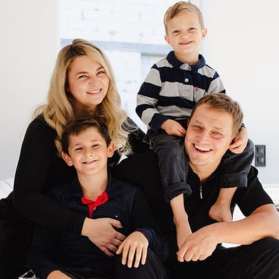 "Прийомну дитину теж треба "виносити": Анастасія та Вадим Марценки — про усиновлення без "рожевих окулярів" - 412x412