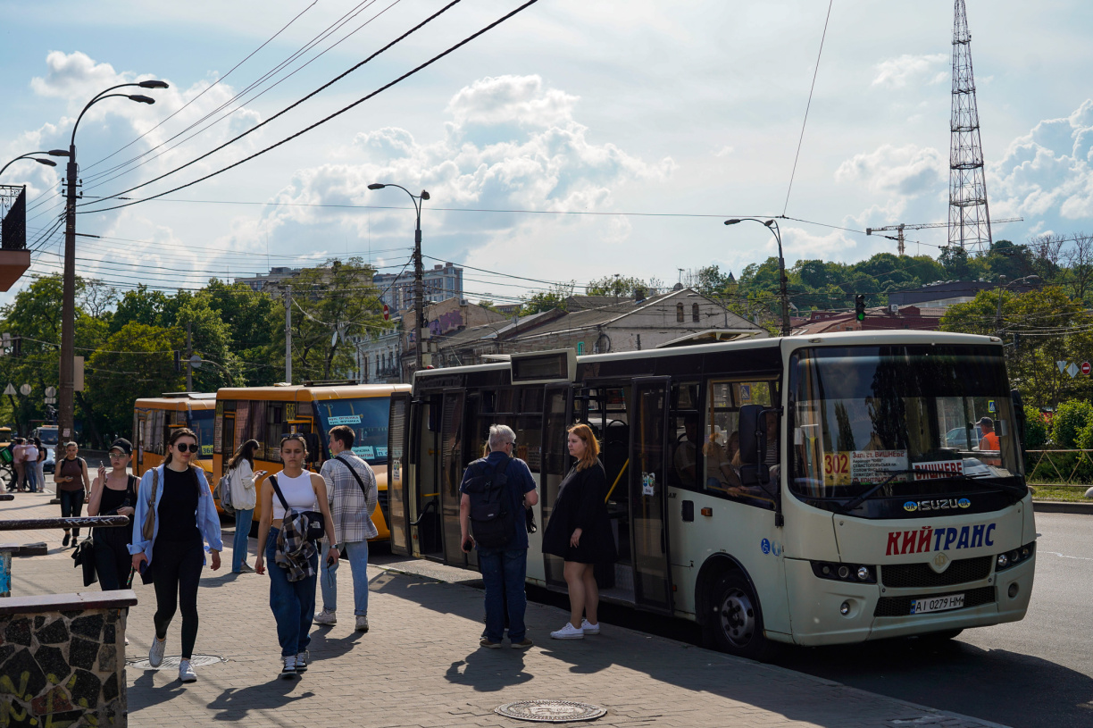 Популярний автобус на Оболоні курсуватиме за новим маршрутом