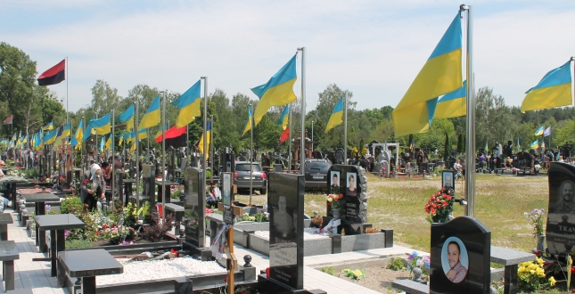 Коли розпочнуться поховання воїнів на військовому кладовищі, що побудують на Київщині