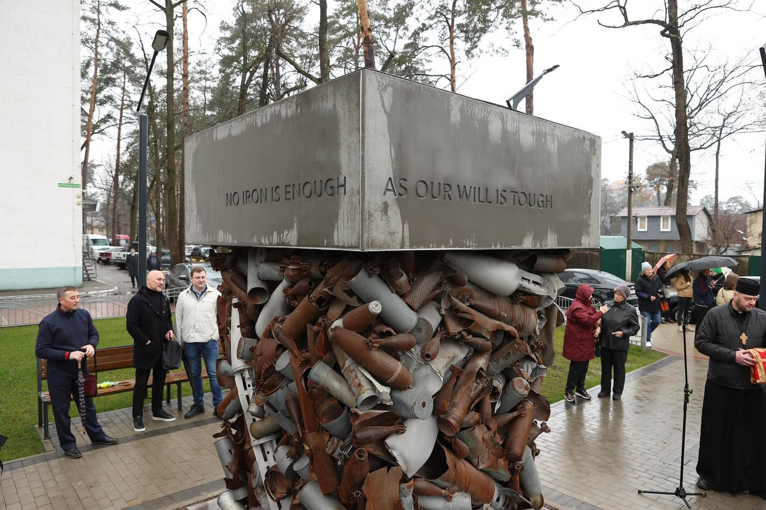 В Ірпені відкрили монумент, виготовлений з уламків російських ракет