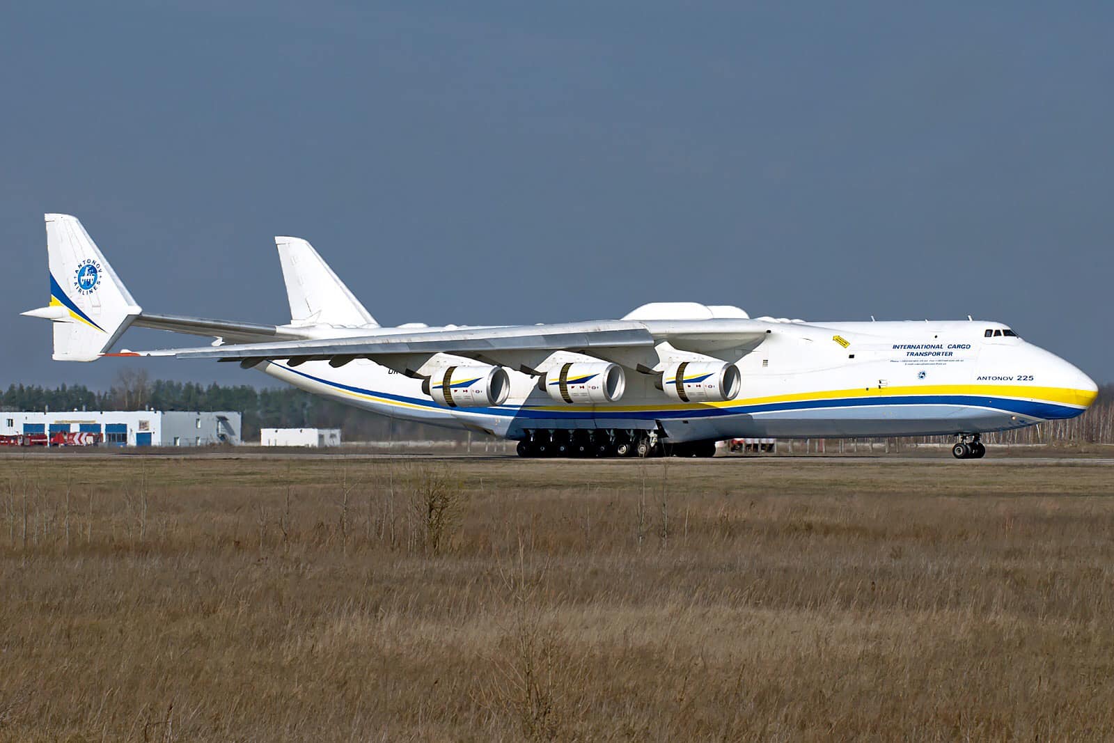 Самолет ан мрия. Антонов Мрия АН-225. АН-225 Мрия. АН-124 Мрия.