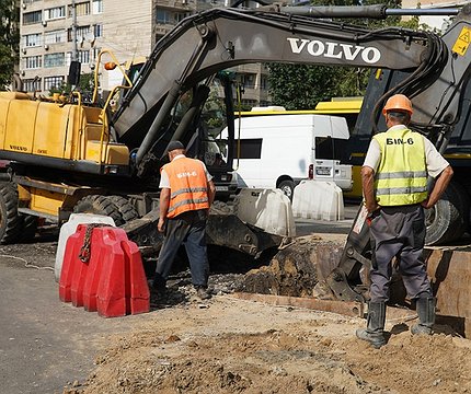 Нова технологія: як у Києві латають тріщини на дорогах - 412x412
